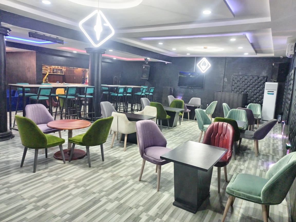Restaurant inside showcase 3